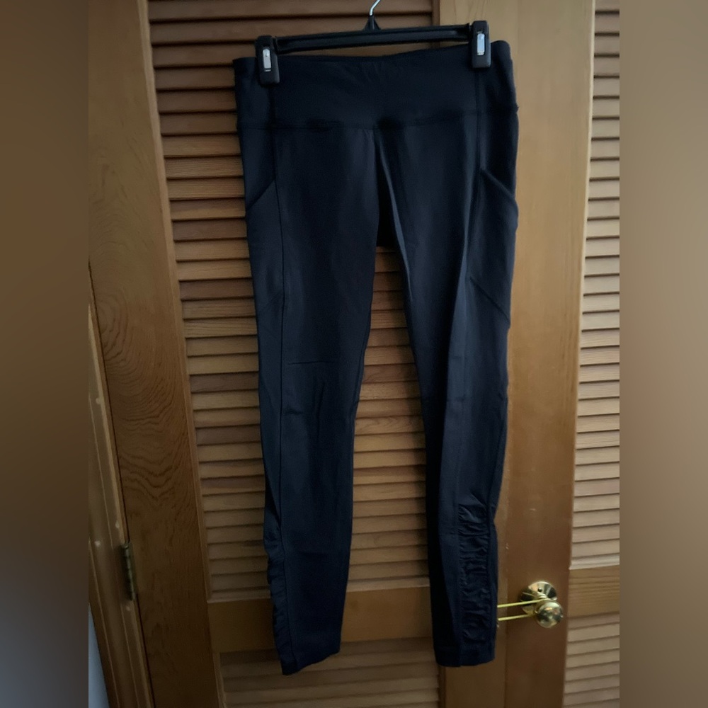 Lululemon Leggings with pockets ruched back of leg size 8